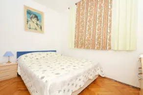 PETRA ARBANIJA - apt for 5+1 just few steps from the beach - Image 3
