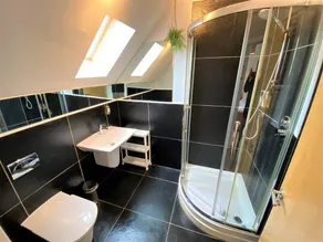 Luxury 4 bed detached villa, minimum 3 bathrooms, large open plan lounge/kitchen/dining area. - Image 4
