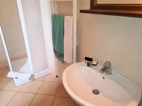 Studio with air conditioning and pool - Image 2