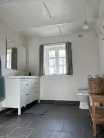 Lake View Apartment - Image 5