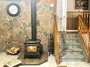 Cozy Waterfront Cottage near Huntsville, Algonquin park - Image 2