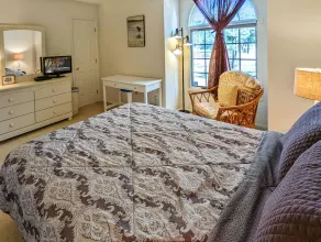 Marsh Point | Marsh Views + Shared Dock, Screened Porch Dining, Cozy Island Townhome - Image 5