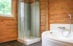 Lovely Home In Heel With Lake View - Image 2