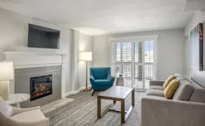 Newport Harbor front Luxury Resort, Two Bedroom with indoor/outdoor pools - Image 3