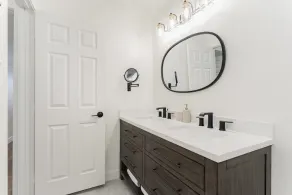 Beautiful Home w/Sparkling Swimming Pool, 4 Miles To The Strip, Pet Friendly! - Image 4