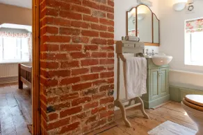 Wren Cottage, a very cosy historic Coastal Cottage in a pretty little village - Image 3