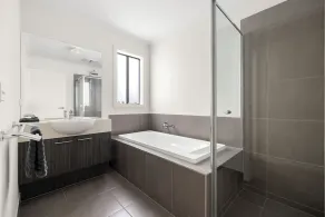 Spacious modern dog & family friendly home, close to the beach - Image 5