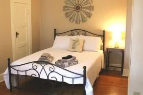 Historic 5 Bedroom Farmhouse in Wine Country - Image 5