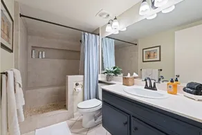 Private Suite with separate entrance and private bath - Image 2