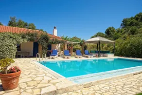 Exceptional villa with panoramic sea views. Secluded & convenient  Large pool   - Image 3