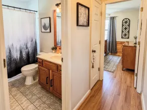 Cozy Cabin - Hot Tub, Mtn Views, 5min to Dolllywood & Pigeon Forge! - Safe Haven - Image 3