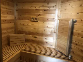 S&K Getaway with heated pool & sauna - Image 3