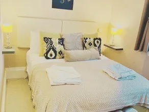 ***Graciously large one bed by the Sea*** - Image 3