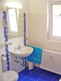 2 Bed Apt Sleeps 5 - Rooftop Terrace Wifi - Image 3