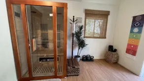 Oasis at Riposo: Hot Tub, Sauna, Art Room, small dogs welcome - Image 2