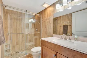 Luxurious Living Steps to Lido Beach & Walking Distance to St. Armands Circle - Image 2