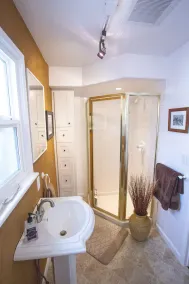 Mysigt boutiquehem nära flygplatsen - Image 3