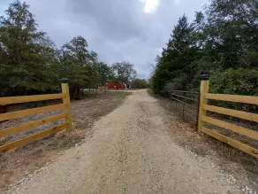 Country Living with Kyle Field 30 minutes away - Image 5
