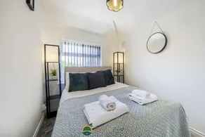 52NRC Unli Wi-fi |3 Bedroom House |Mins to Ricoh Arena - Image 3
