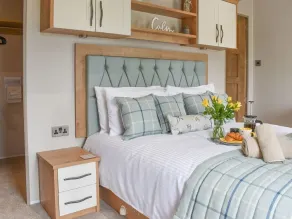 Luxury 2 bedroom, pet-friendly lodge on the side of a beautiful fishing lake. - Image 3