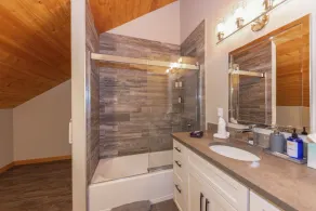 Gorgeous updated mountain home just minutes from the slopes, private hot tub, pool table! - Image 3