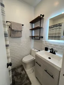 Penthouse Suite; Weekly cleanings, Fast WiFi, Washer/Dryer - Image 2