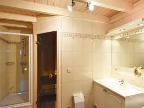 Vacation home, sauna, Jacuzzi, fireplace, beach chair, 2 bathrooms, 3 bedrooms - Image 3