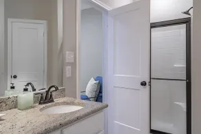 4 bedroom 2 bath Sleeps 8 - Image 5