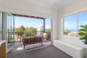 Bright 2-Bed Apartment in Coogee - Image 4