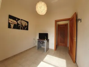Tre Appartamenti in Villa con Giardino Vicino al Mare - Image 2