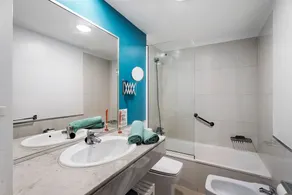 Apartamento vacacional \"La Quinta\" con vistas al mar, piscina compartida y Wi-Fi - Image 2