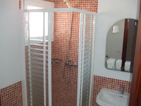 South Facing Penthouse Apt 100m to beach, Mountain Views, WiFi, Roof Sun Terrace - Image 3