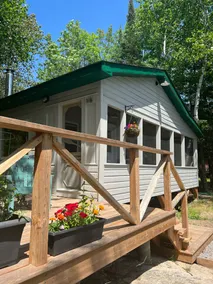 Cabane charmante, calme et rustique sur la rivière française avec véranda fermée et terrasse - Image 5