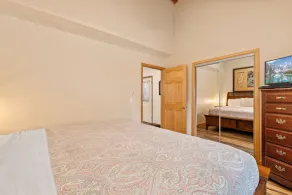 Quiet Fall River Suite • Fireplace • Close to RMNP - Image 4