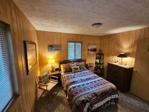 5 bedroom property on Moose Lake, Level Frontage - Image 5