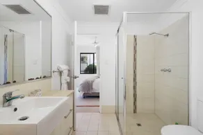 Perfect Location 2BR 1bth - Beckenham - Image 2