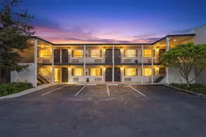 The Snoozzz Inn - Image 5