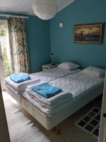 Hyggelige rekreative huse med idyliskt udsigt over søen. - Image 4