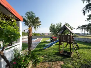 House Rose with Garden and Pool - Image 2