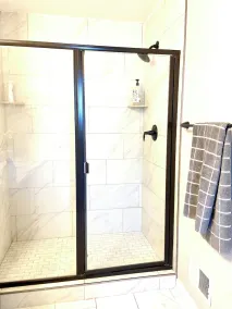 Entire house - newly built, open layout, long term OK - pet friendly! - Image 5