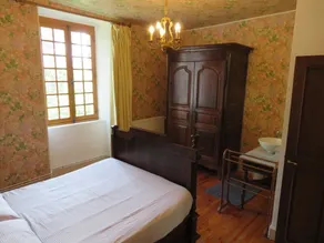 Character cottage in the heart of Rougiers de Camarès - Image 5