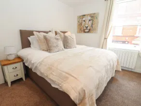 FLAT 2, romantic, with a garden in Prestatyn - Image 4