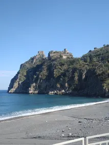 Villa 'Di Martina' with Sea View and Air Conditioning - Image 5