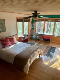 Three-story Blue Ridge Yurt getaway - Image 4