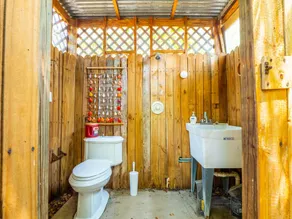 Clearwater private home with pool - 4 miles from beach. Sleeps 7, 2 bed, 1+ bath - Image 2