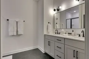 Steps from Downtown Omaha! Rooftop firepit & luxury accommodations  - Image 4