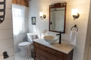 Log Cabin Once Owned by Johnny Cash, short drive to Nashville Sleeps 6 - Image 3