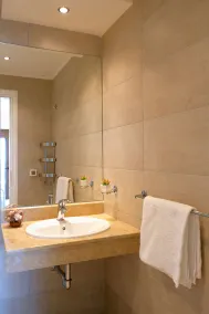 Villa de luxe Verna avec piscine à débordement - Image 3