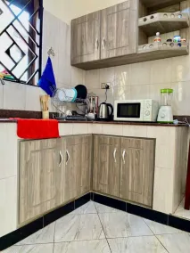 Cosy apartment with tight security, 4.1km from Lugogo mall - Image 3