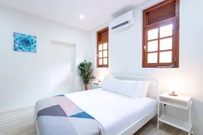 Vibrant Willemstad Stay with Artistic Flair - Image 5